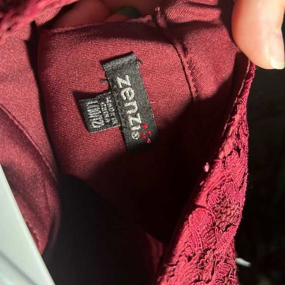 Deep red lace dress - Picture 3 of 5